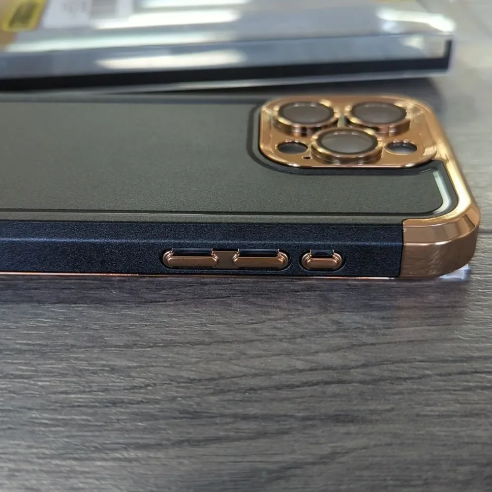 Coolqe iPhone 15 Pro Phone Case Black & Gold
